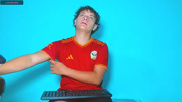 Snapshot of arielnoir6958 chatting on 08.08.26 arielnoir6958 online show from 08.08.26