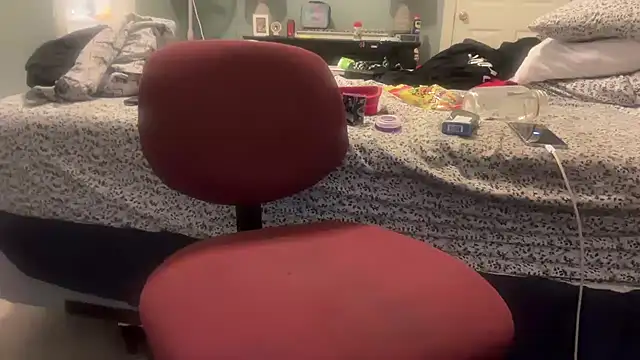 Snapshot of TrndSettr chatting on 03.19.26 TrndSettr online show from 03.19.26