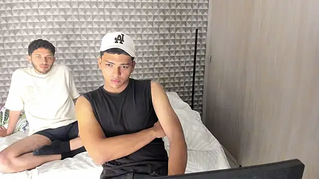Snapshot of Keinner_BigDick chatting on 04.22.26 Keinner BigDick online show from 04.22.26