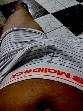 Snapshot of miximilian chatting on 03.26.26 miximilian online show from 03.26.26