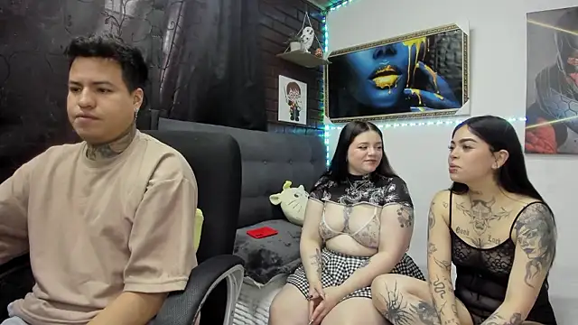 Snapshot of emii_cris_issabell chatting on 02.03.26 emii cris issabell online show from 02.03.26