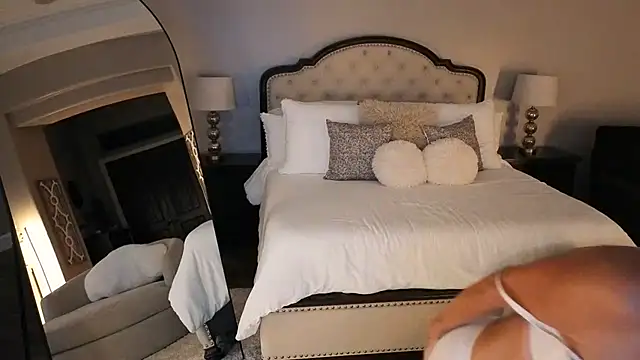 Snapshot of Hot_Wife_Amber chatting on 07.25.26 Hot Wife Amber online show from 07.25.26