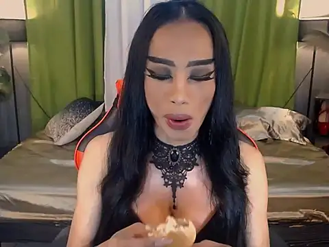 Snapshot of VeshtidaTS chatting on 02.22.26 VeshtidaTS online show from 02.22.26