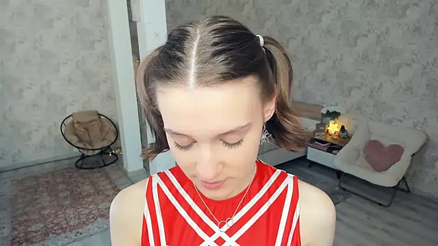 LianneBynon online show from 05.04.26