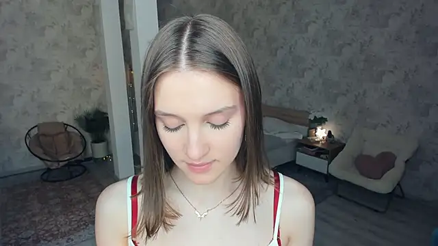 Snapshot of LianneBynon chatting on 05.14.26 LianneBynon online show from 05.14.26