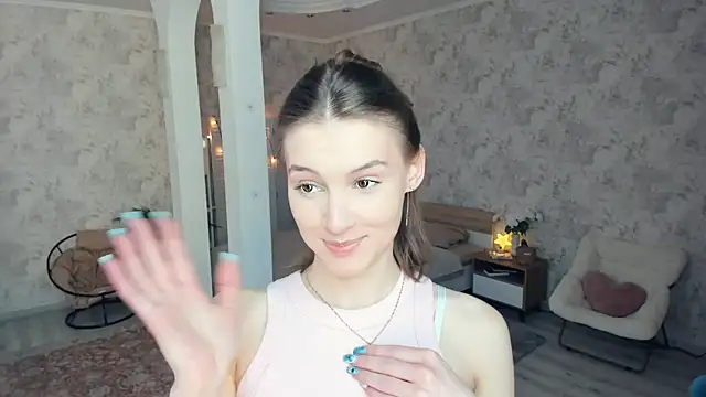 Snapshot of LianneBynon chatting on 05.24.26 LianneBynon online show from 05.24.26