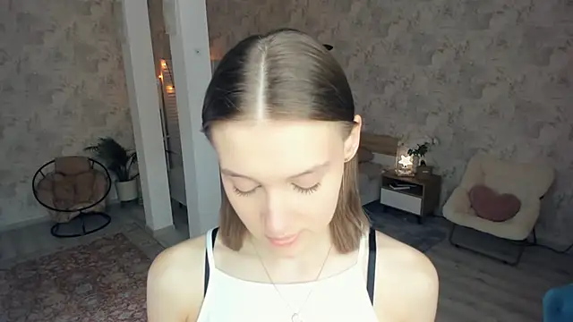 Snapshot of LianneBynon chatting on 05.28.26 LianneBynon online show from 05.28.26
