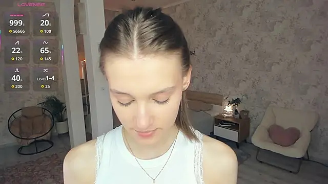Snapshot of LianneBynon chatting on 06.08.26 LianneBynon online show from 06.08.26