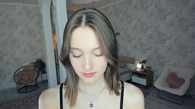 Snapshot of LianneBynon chatting on 06.19.26 LianneBynon online show from 06.19.26