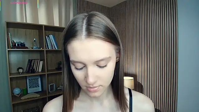 Snapshot of LianneBynon chatting on 07.13.26 LianneBynon online show from 07.13.26