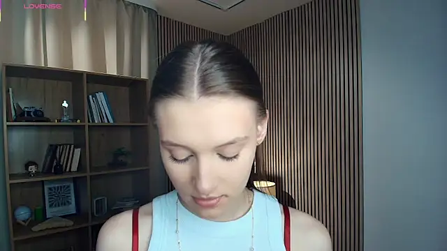 Snapshot of LianneBynon chatting on 07.18.26 LianneBynon online show from 07.18.26