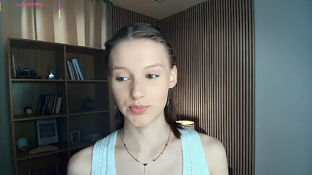 Snapshot of LianneBynon chatting on 07.19.26 LianneBynon online show from 07.19.26