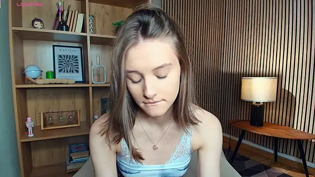 Snapshot of LianneBynon chatting on 07.23.26 LianneBynon online show from 07.23.26