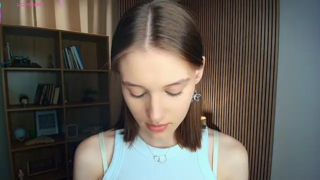 Snapshot of LianneBynon chatting on 07.24.26 LianneBynon online show from 07.24.26