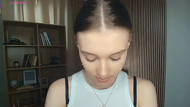 Snapshot of LianneBynon chatting on 07.27.26 LianneBynon online show from 07.27.26