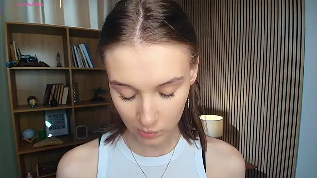 Snapshot of LianneBynon chatting on 07.30.26 LianneBynon online show from 07.30.26