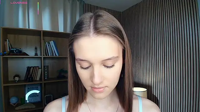 Snapshot of LianneBynon chatting on 08.03.26 LianneBynon online show from 08.03.26