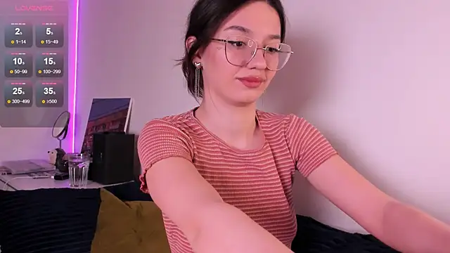 miabellee  online show from 04.29.26