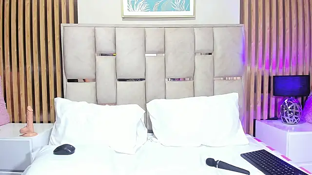 emma evanss   online show from 03.17.26