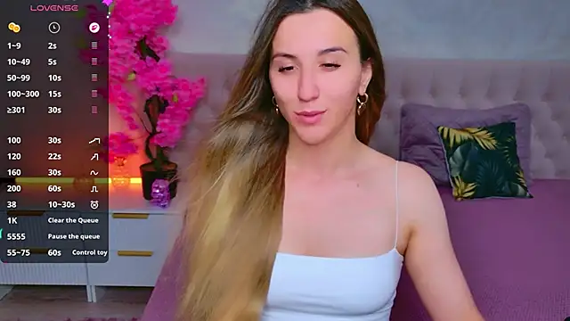 JasminUqueen online show from 06.17.26