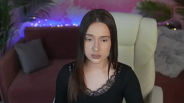 OliviaMoore  online show from 05.04.26