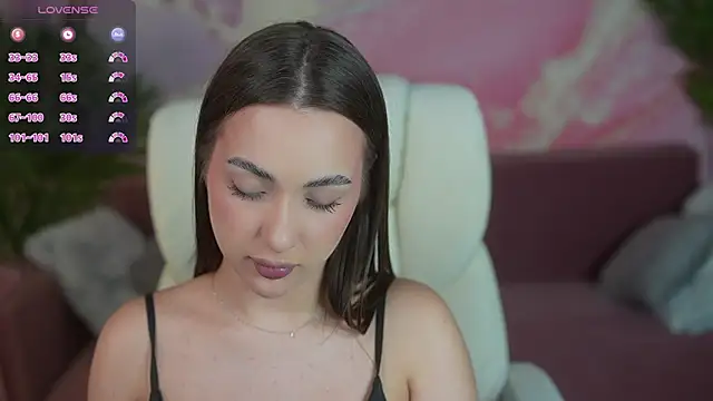 OliviaMoore  online show from 07.31.26