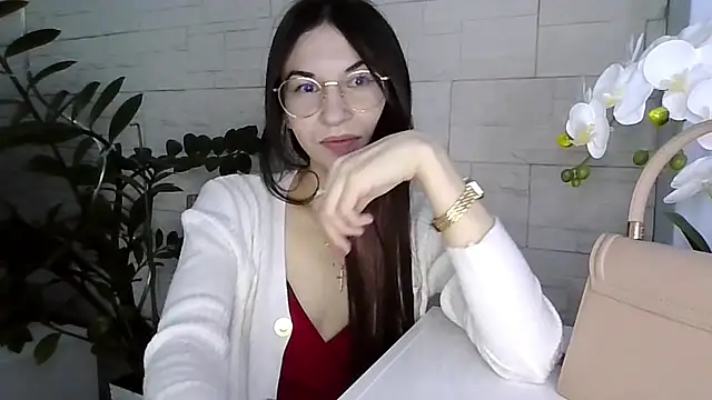 JuliaLovely online show from 02.13.26