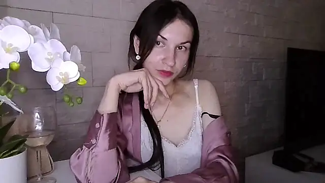 JuliaLovely online show from 07.28.26