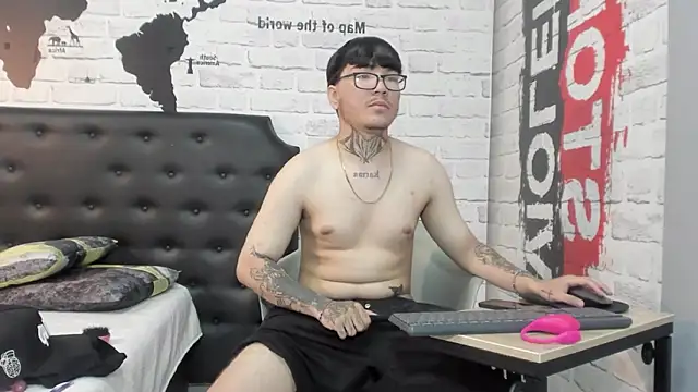 Snapshot of noah_west19 chatting on 02.10.26 noah west19 online show from 02.10.26