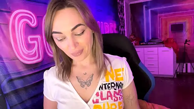 Snapshot of Vellora_ chatting on 04.06.26 Vellora online show from 04.06.26