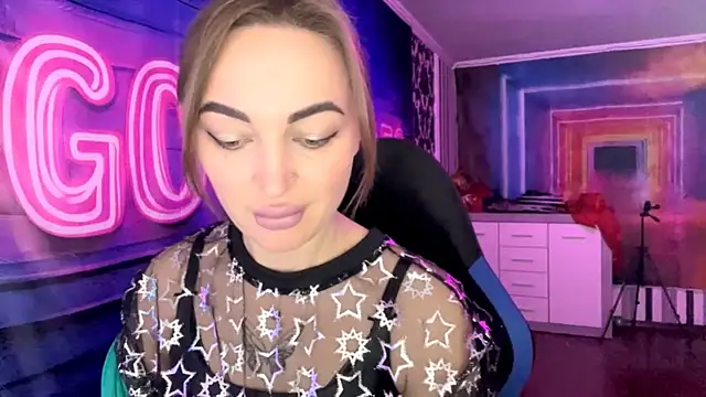 Snapshot of Vellora_ chatting on 04.12.26 Vellora online show from 04.12.26