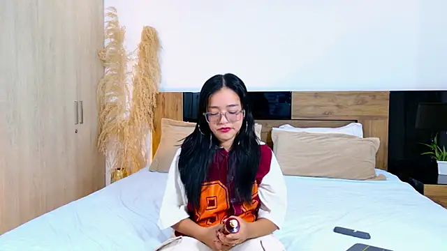 AntonellaBons online show from 07.18.26