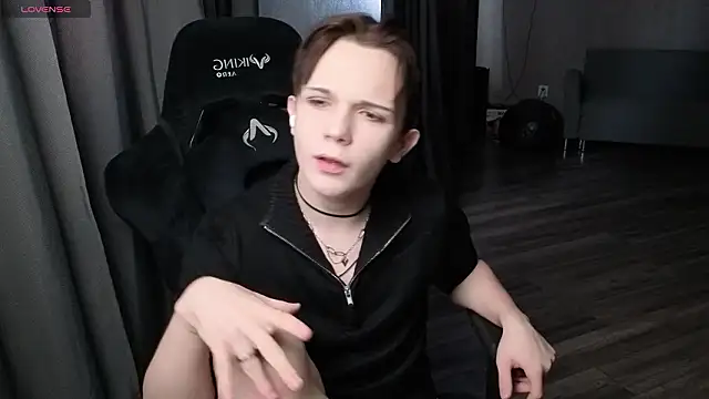 Christie Sayka online show from 02.04.26