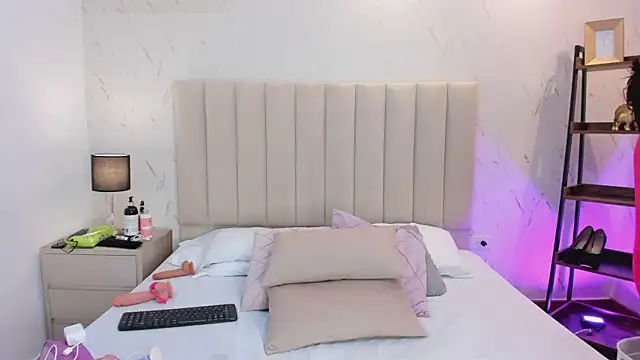 Snapshot of ViolettaRousee_ chatting on 07.22.26 ViolettaRousee online show from 07.22.26