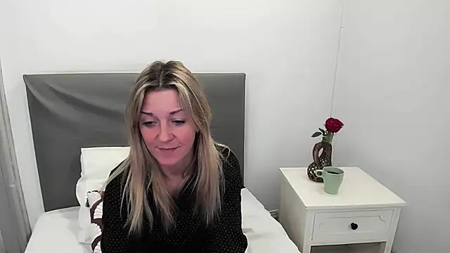 MileyXStar online show from 02.04.26