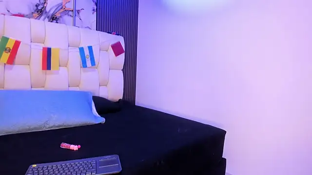sophiaa10 online show from 06.19.26