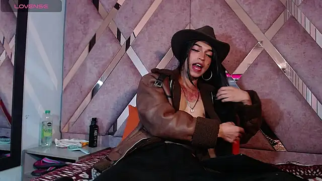 MeghanQueen   online show from 02.25.26