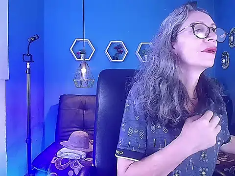 laurasofia45 online show from 02.17.26