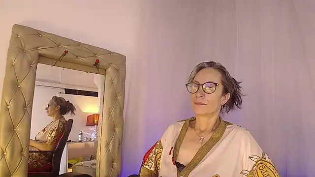 laurasofia45 online show from 04.28.26