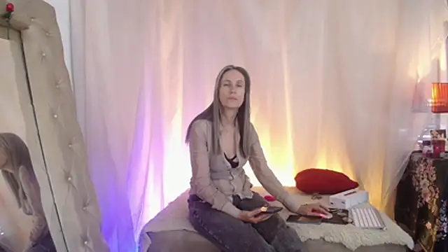 Snapshot of laurasofia45 chatting on 06.27.26 laurasofia45 online show from 06.27.26