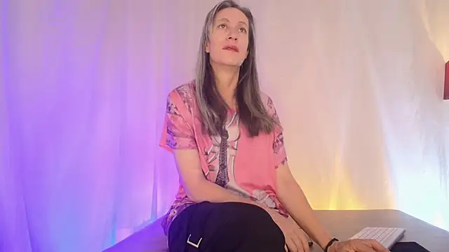 Snapshot of laurasofia45 chatting on 07.01.26 laurasofia45 online show from 07.01.26
