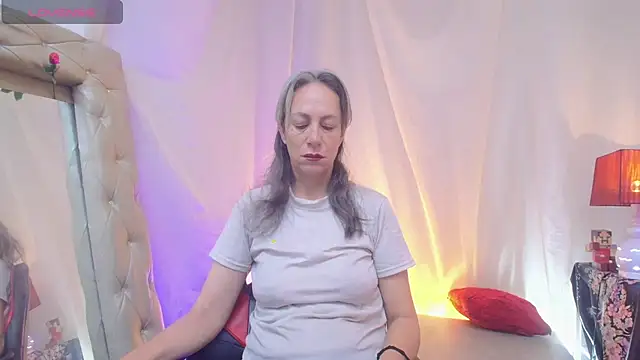 Snapshot of laurasofia45 chatting on 07.03.26 laurasofia45 online show from 07.03.26