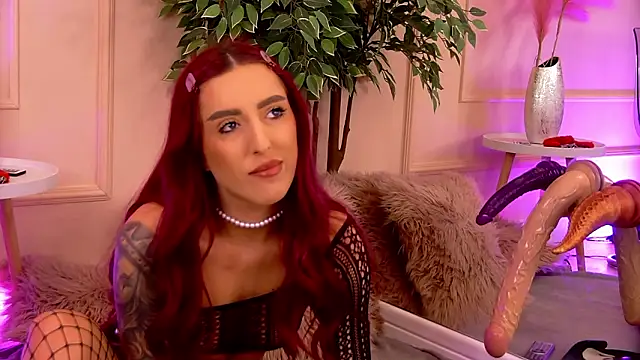 Snapshot of CrystalRedd chatting on 03.17.26 CrystalRedd online show from 03.17.26