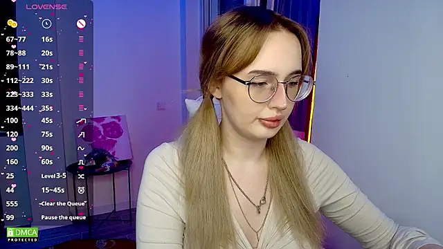 Snapshot of AdeLuna chatting on 03.12.26 AdeLuna online show from 03.12.26