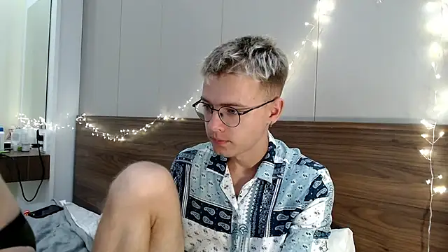 Snapshot of NikiKerryCum chatting on 03.01.26 NikiKerryCum online show from 03.01.26