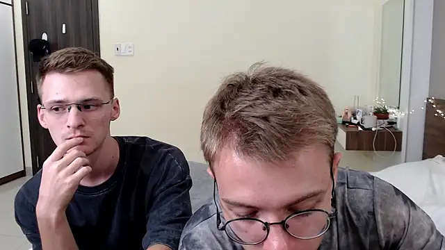 NikiKerryCum online show from 04.20.26