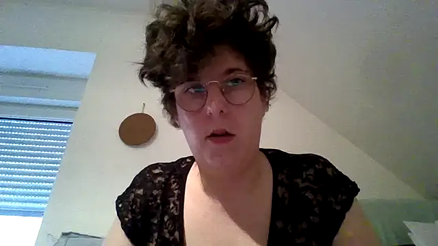 Snapshot of OIseauNoir88 chatting on 02.10.26 OIseauNoir88 online show from 02.10.26