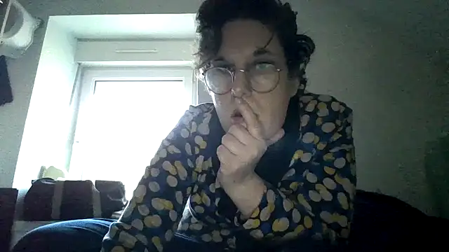 Snapshot of OIseauNoir88 chatting on 02.12.26 OIseauNoir88 online show from 02.12.26