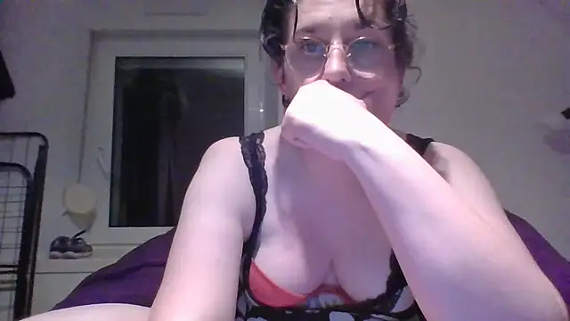 Snapshot of OIseauNoir88 chatting on 04.03.26 OIseauNoir88 online show from 04.03.26