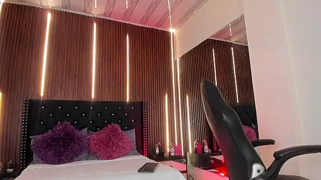 Viannca   online show from 03.14.26